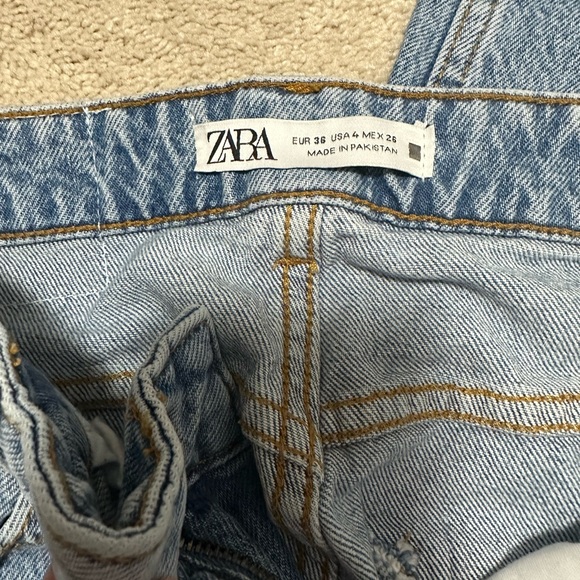 Never Worn Zara Mom Jean - Picture 2 of 3